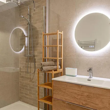 Spacious Nest For 10 People Saint-Denis (Seine-Saint-Denis)