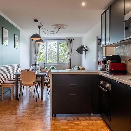 Spacious Nest For 10 People *